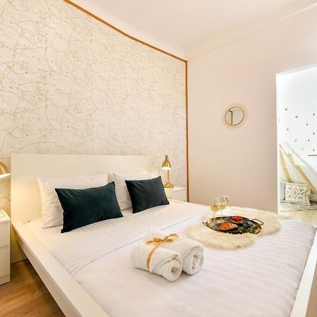 Cozy 1Br Escape - Apartment With Charming Balcony Near Universitate Букурещ Екстериор снимка