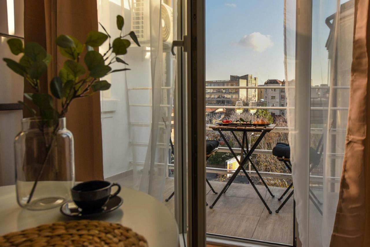 Cozy 1Br Escape - Apartment With Charming Balcony Near Universitate Букурещ Екстериор снимка