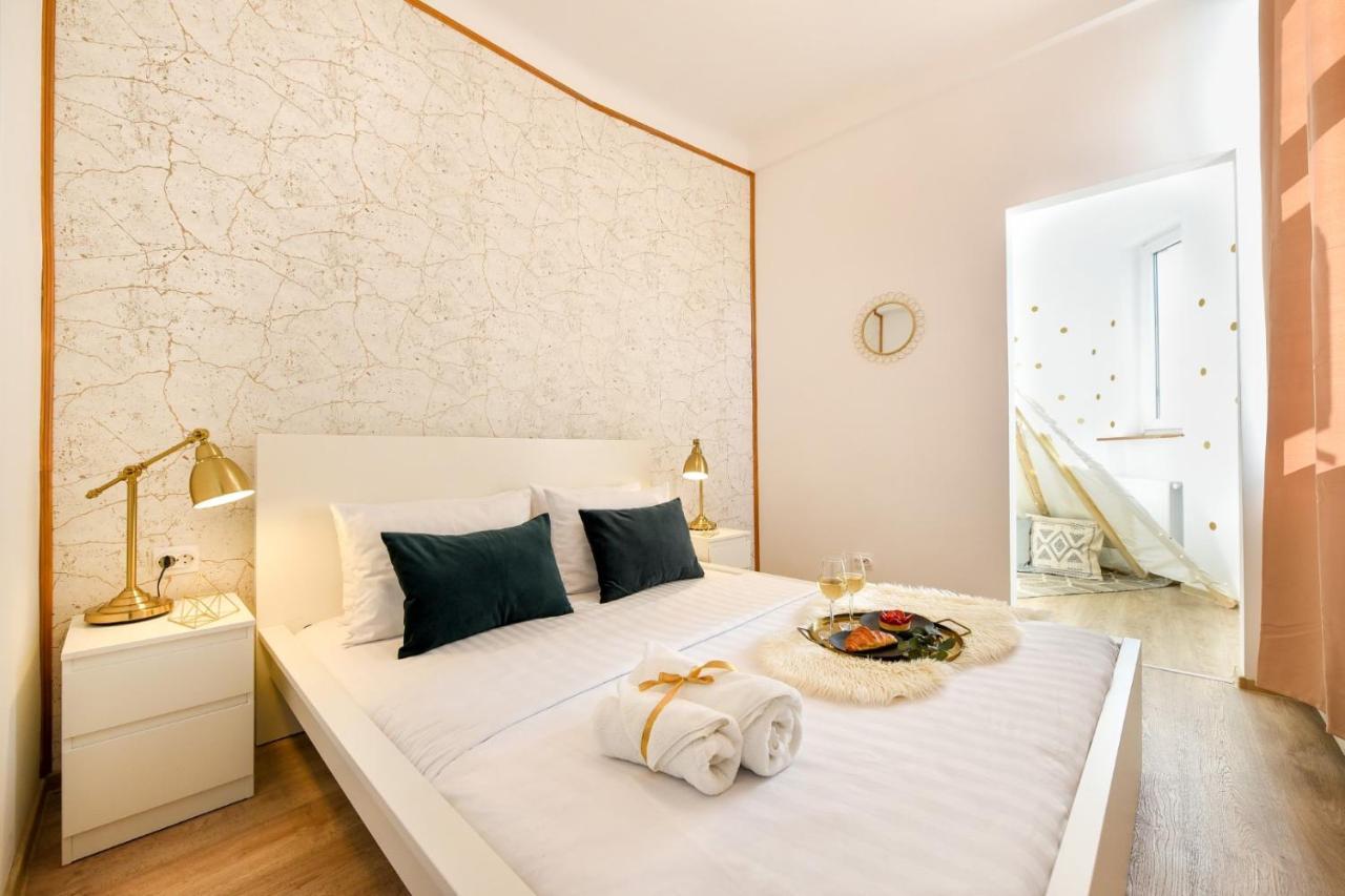 Cozy 1Br Escape - Apartment With Charming Balcony Near Universitate Букурещ Екстериор снимка