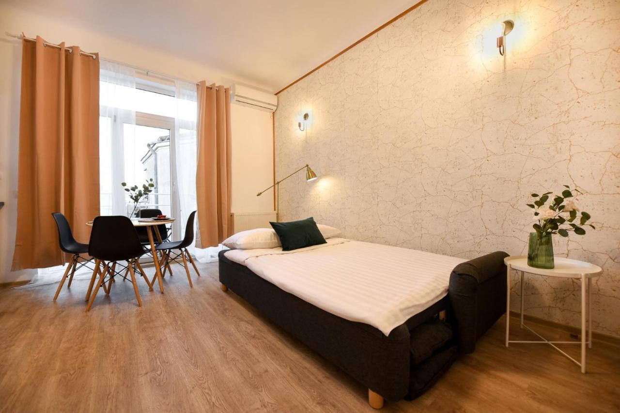 Cozy 1Br Escape - Apartment With Charming Balcony Near Universitate Букурещ Екстериор снимка