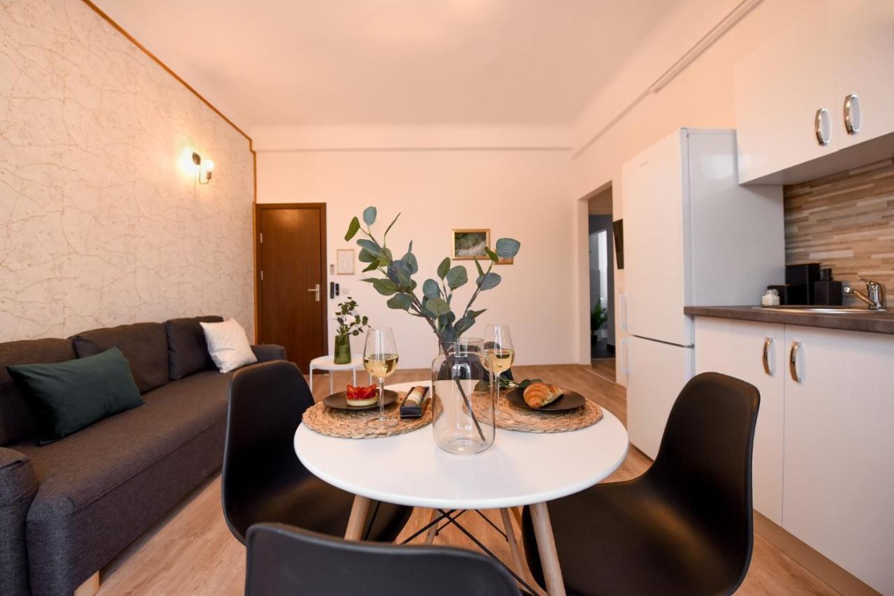 Cozy 1Br Escape - Apartment With Charming Balcony Near Universitate Букурещ Екстериор снимка